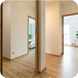 Przedpokój mieszkania przy ulicy Wichrowej zaaranżowany przez pośrednika nieruchomości DOMiTY.