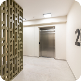 Winda w bloku przy ulicy Wichrowej we Wrocławiu.