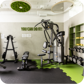 Siłownia przynależąca do mieszkania przy ulicy Wichrowej we Wrocławiu.