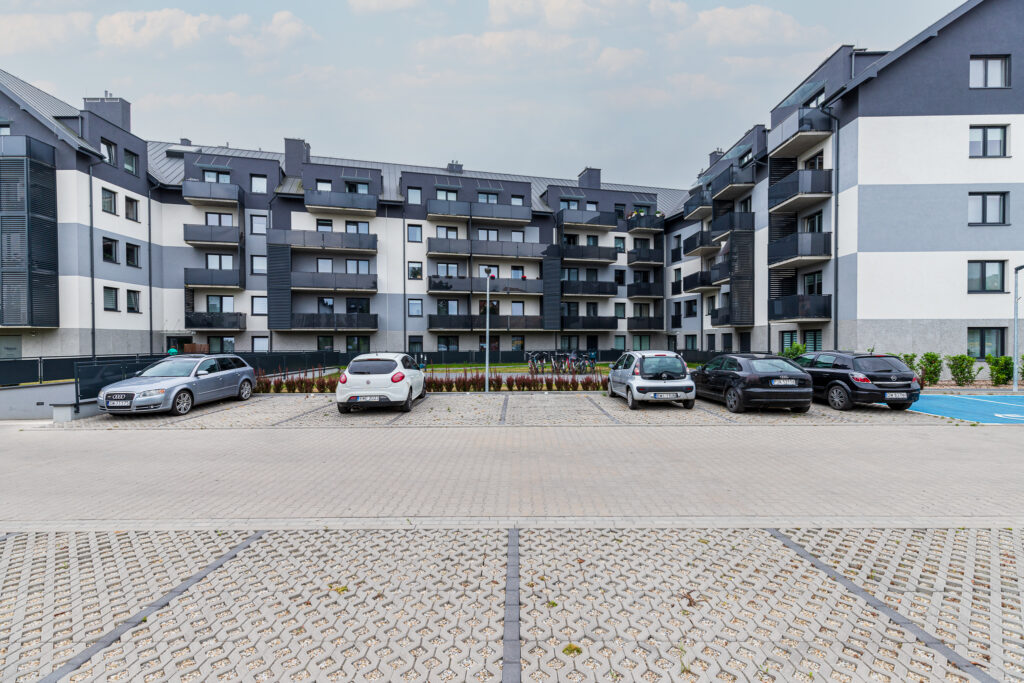 Zdjęcie budynku mieszkalnego przy ul. Ramiszowskiej we Wrocławiu. Sprzedane przez DOMiTY.