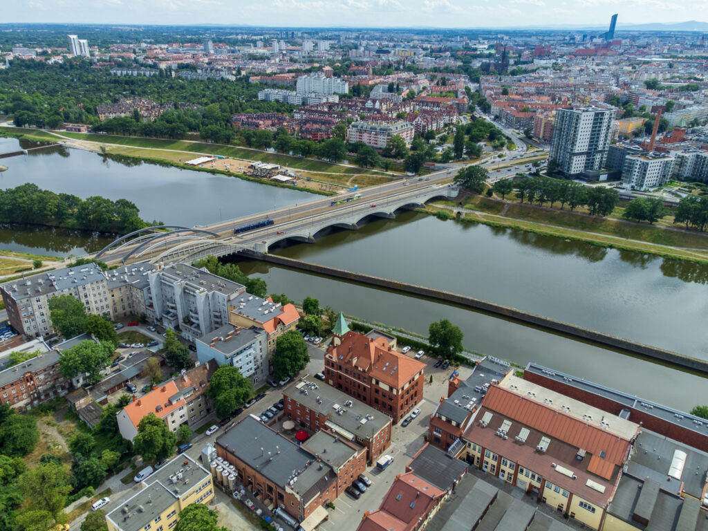 Widok okolicy mieszkania przy ul. Galla Anonima we Wrocławiu – nieruchomość sprzedana przez DOMiTY.