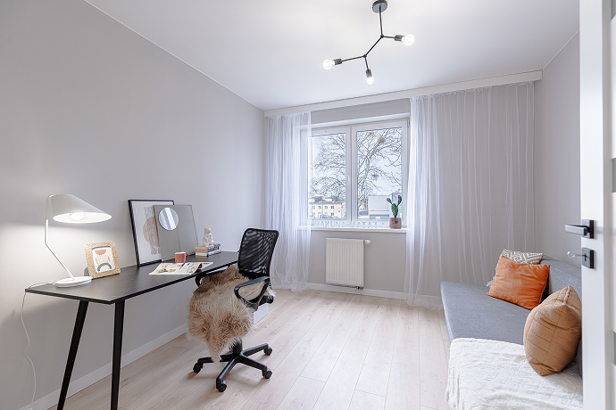 Wnętrze mieszkania przy Długosza we Wrocławiu po renowacji zaproponowanej przez biuro nieruchomości DOMiTY.