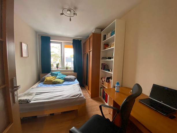 Sypialnia mieszkania przy Długosza we Wrocławiu przed modernizacją zaproponowaną przez agencji DOMiTY.