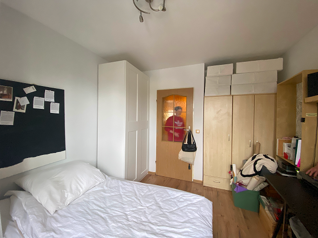 Sypialnia w mieszkaniu na ul. Długosza we Wrocławiu — stan przed remontem zaplanowanym przez agencję DOMiTY.