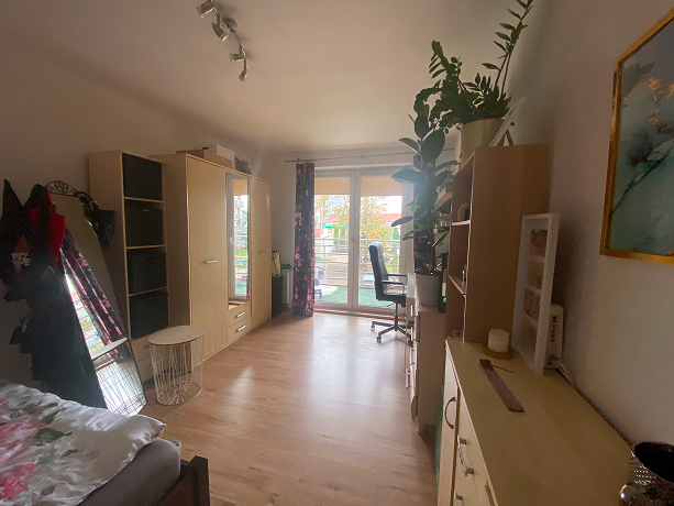 Salon mieszkania przy Długosza we Wrocławiu przed modernizacją zaproponowaną przez agencji DOMiTY.