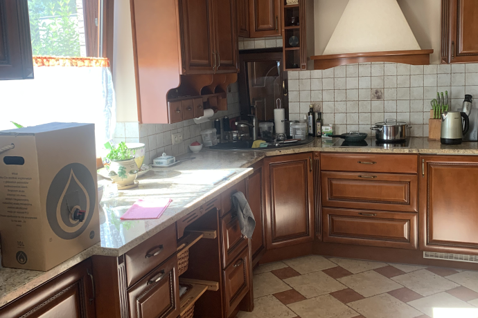 Kuchnia domu przy ul. Żwirowej we Wrocławiu przed aranżacją przez biuro nieruchomości DOMiTY.