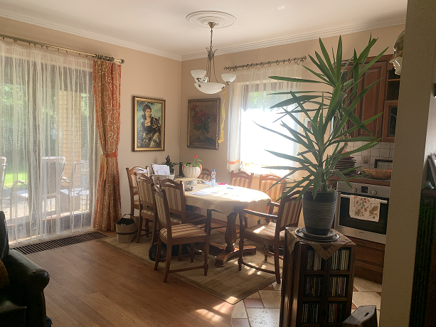 Salon domu przy ul. Żwirowej we Wrocławiu przed aranżacją przez biuro nieruchomości DOMiTY.